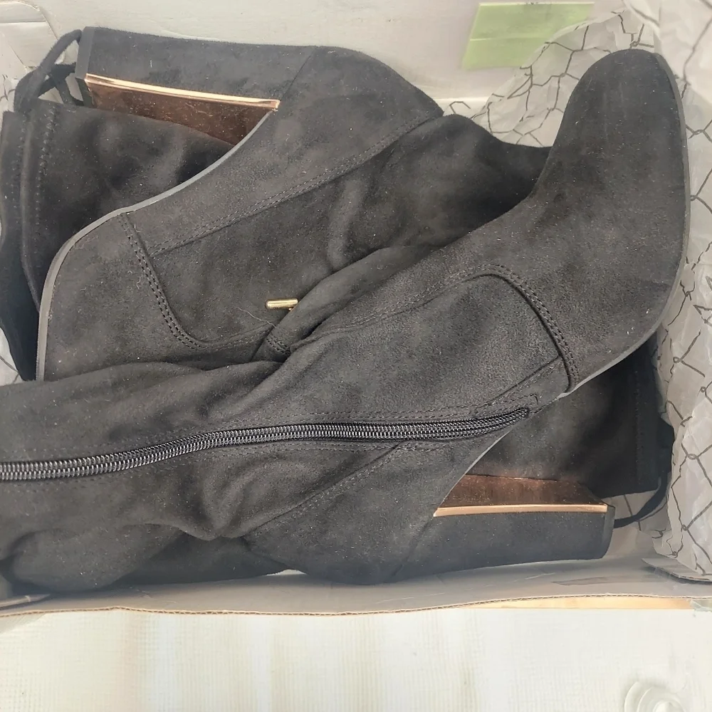 Material Girl NWT MPriyanka Black Size 10 Over The Knee Boots NEW IN BOX.